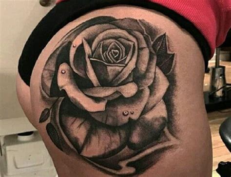 tatuaje de mujer en la nalga|Tatuajes lindos en la nalga